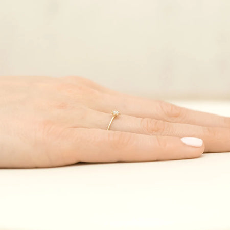 gold-ring-with-0-10ct-diamond-p040-585-b0-10