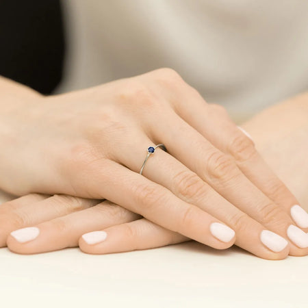 gold-ring-with-0-15ct-sapphire-p040-585-s0-15