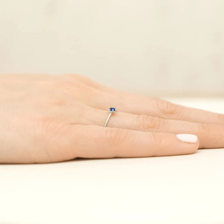 gold-ring-with-0-15ct-sapphire-p040-585-s0-15