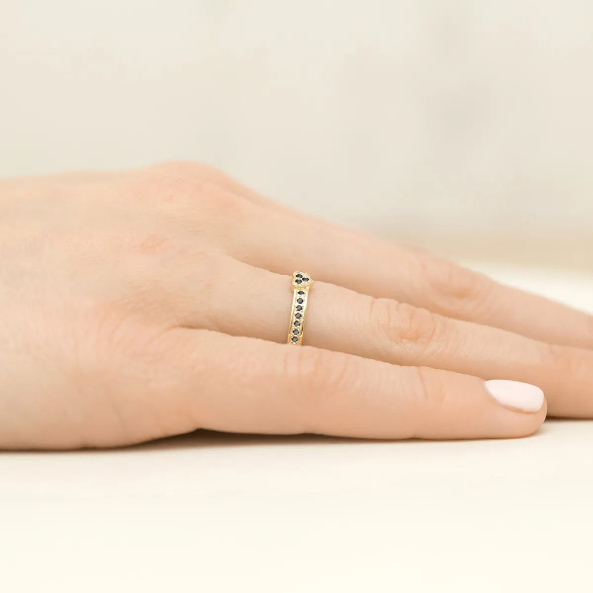 goldring-mit-schwarzen-diamanten-p042-585-cb0-11