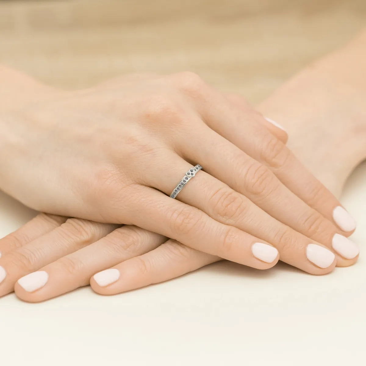 goldring-mit-schwarzen-diamanten-p042-585-cb0-11