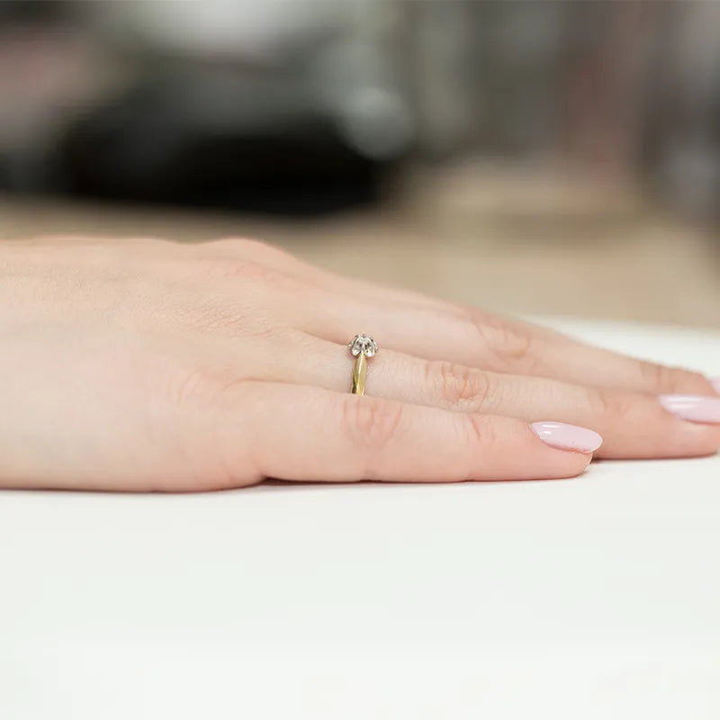 8k-gold-ring-with-zirconia-flower-p086-333-c