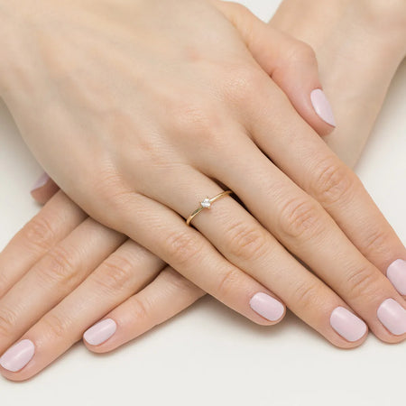 gold-ring-with-0-10ct-diamond-p129-585-b0-10