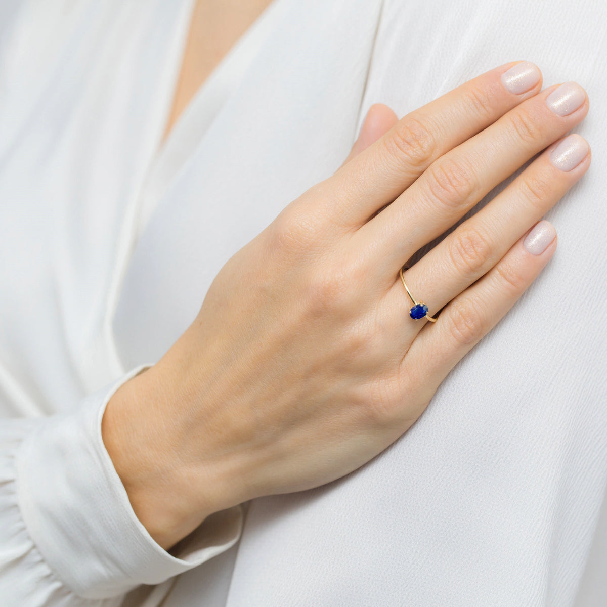 14-karat-goldring-mit-dunkelblauem-zirkonia-p130-333-g