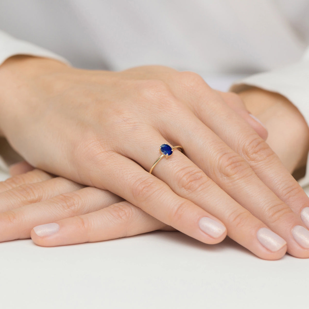 14-karat-goldring-mit-dunkelblauem-zirkonia-p130-333-g