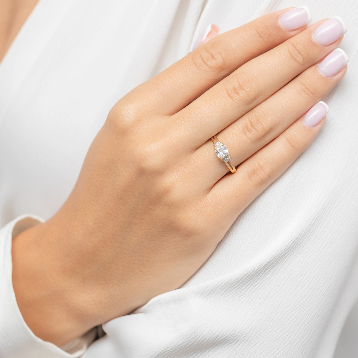 8k-gold-ring-with-zirconia-p147-375-b