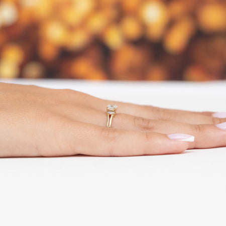 8k-gold-ring-with-zirconia-p147-375-b