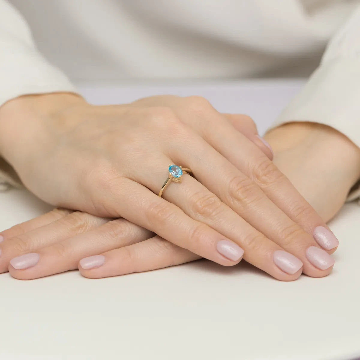 gold-ring-with-0-90ct-topaz-p148-585-t0-90