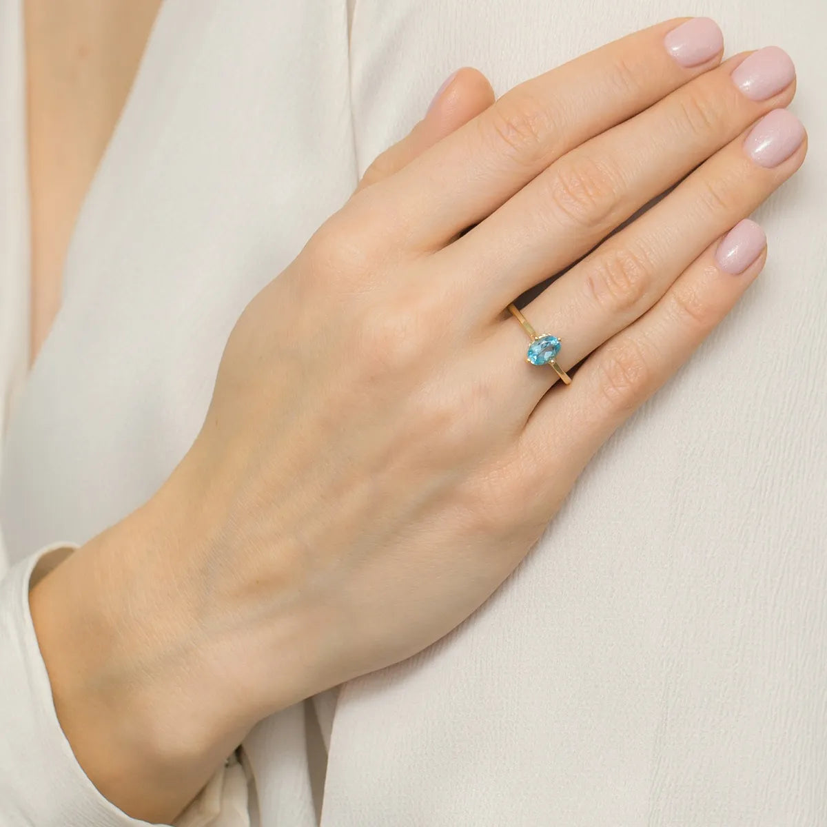 gold-ring-with-0-90ct-topaz-p148-585-t0-90