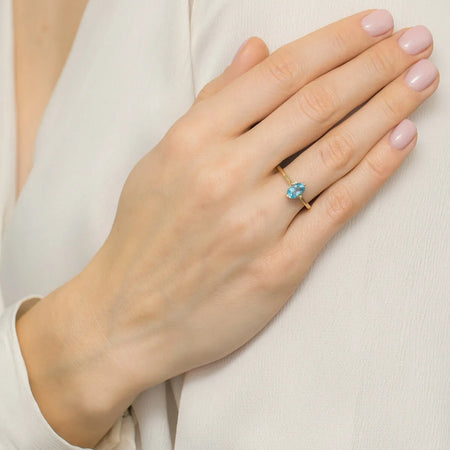 gold-ring-with-0-90ct-topaz-p148-585-t0-90