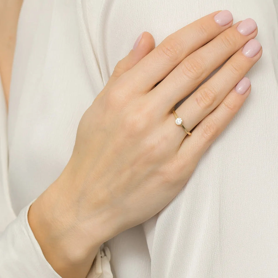 gold-ring-with-0-30ct-diamond-p150-585-b0-30