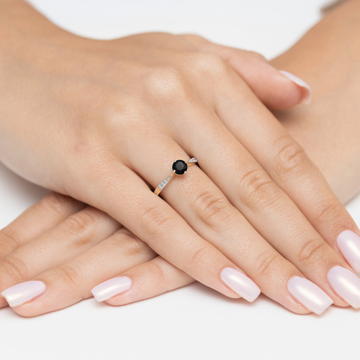 8k-gold-ring-with-black-zirconia-p167-333-cz