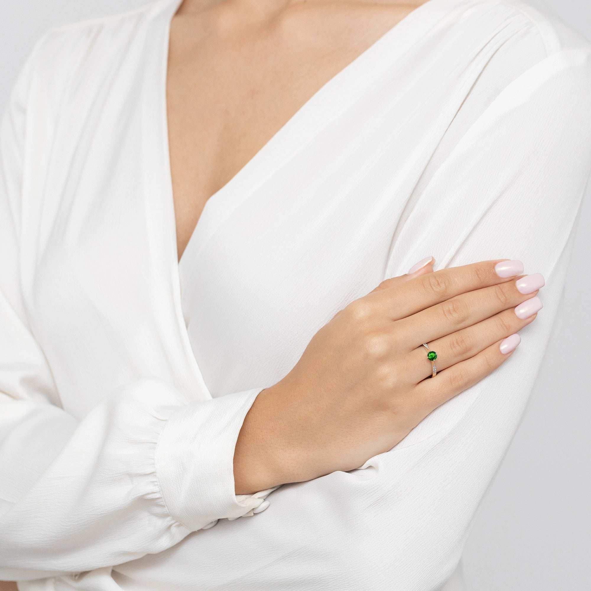 8k-gold-ring-with-green-zirconia-p167-333-z