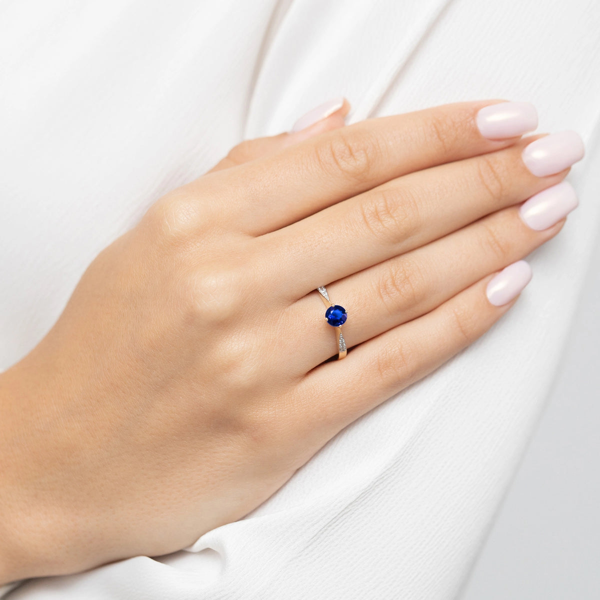 14-karat-goldring-mit-dunkelblauem-zirkonia-p167-585-g