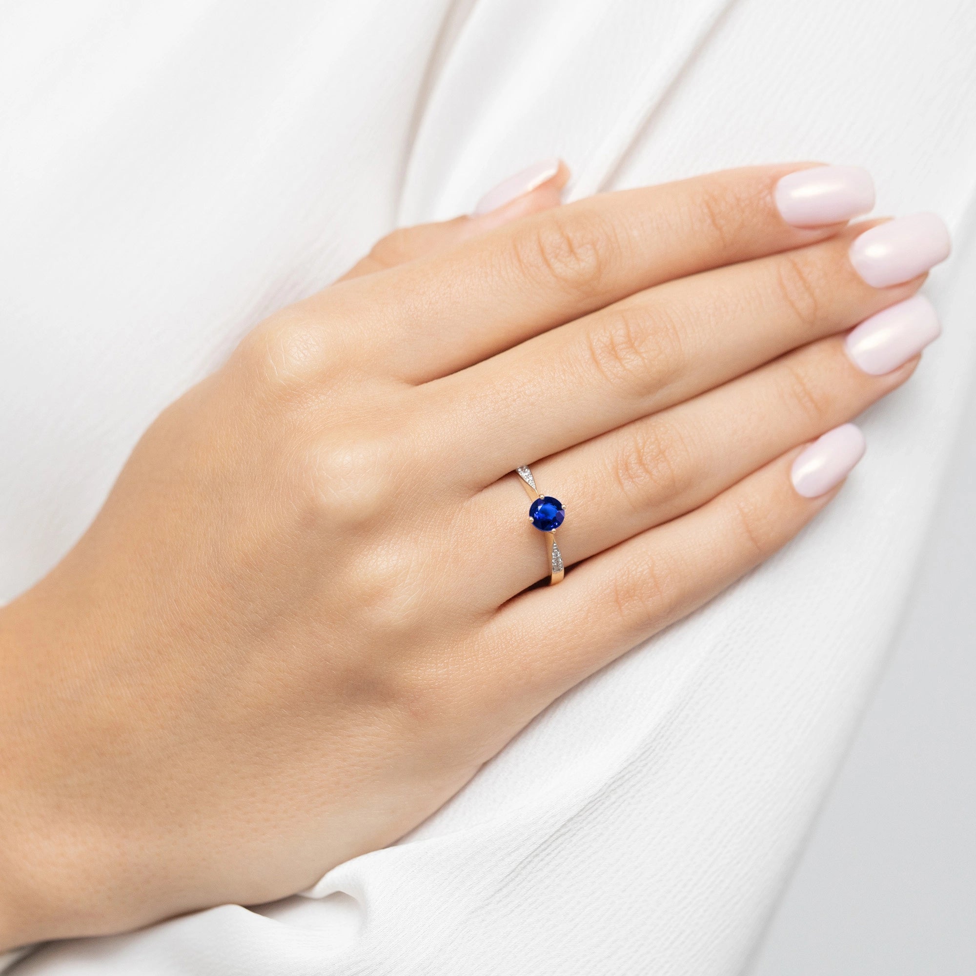 14k-gold-ring-with-dark-blue-zirconia-p167-585-g