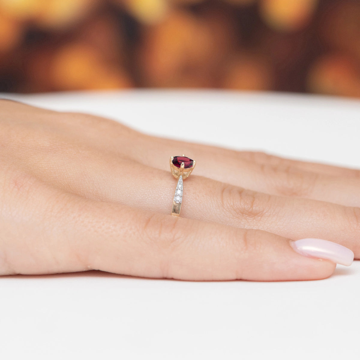 goldring-mit-0-60ct-rubin-und-0-068ct-diamanten-p167-585-r0-60