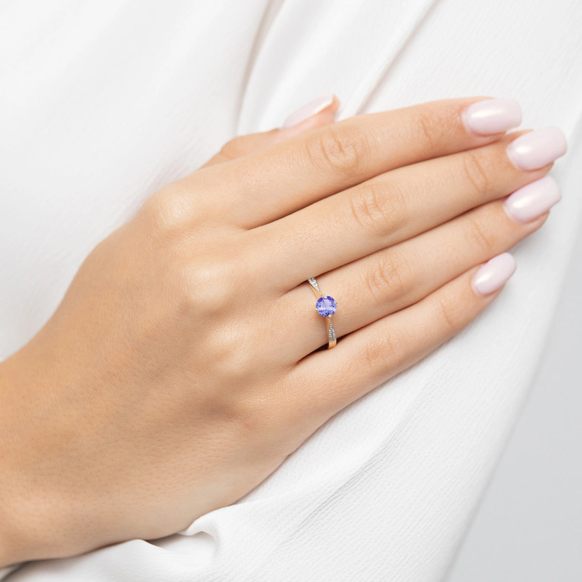 goldring-mit-0-50ct-tansanit-und-0-068ct-diamanten-p167-585-ta0-50