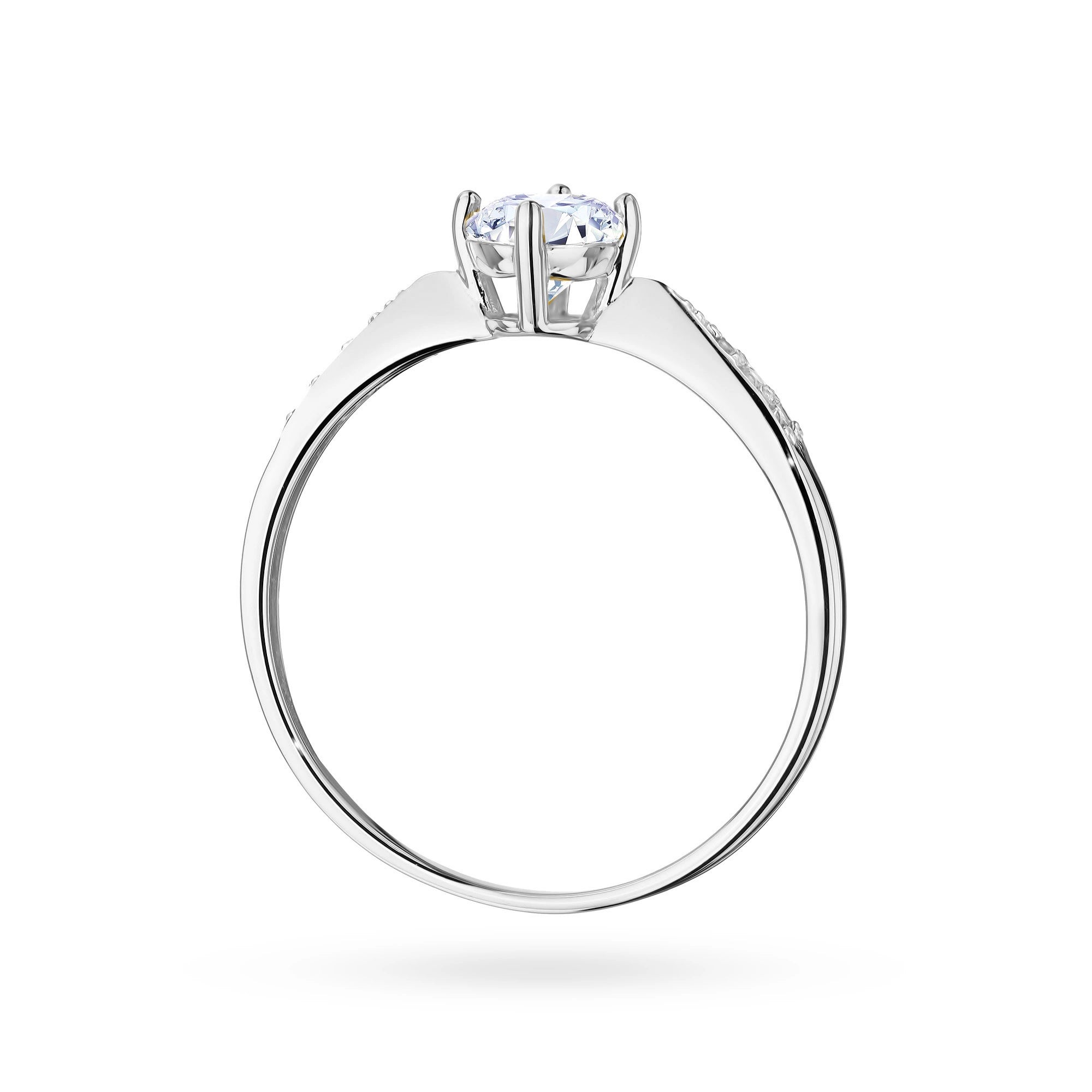 gold-ring-with-0-60ct-white-sapphire-and-0-068ct-diamonds-p167-585-bs0-60