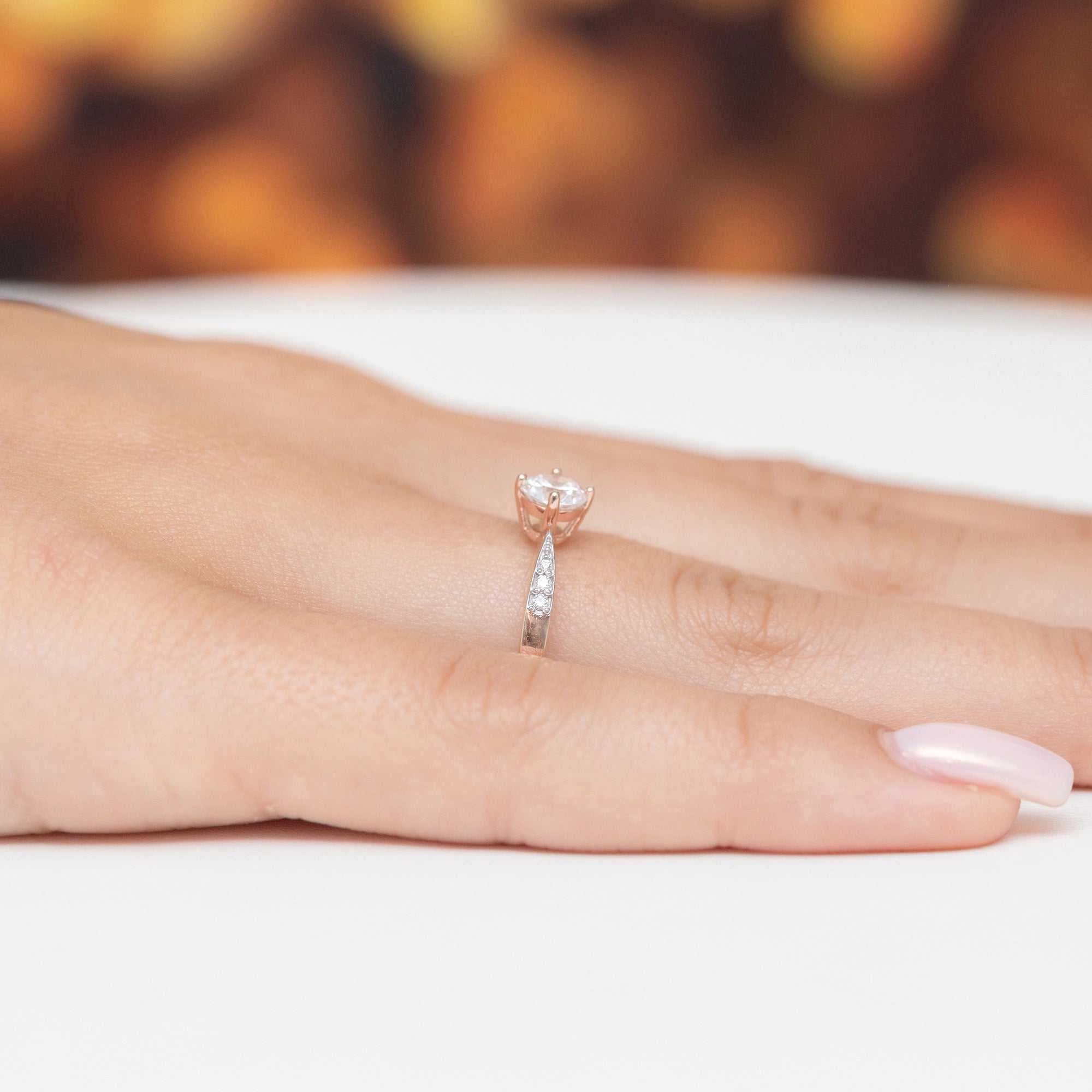 gold-ring-with-0-60ct-white-sapphire-and-0-068ct-diamonds-p167-585-bs0-60