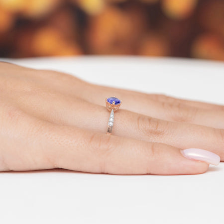 gold-ring-with-0-50ct-tansanit-and-0-068ct-diamonds-p167-585-ta0-50