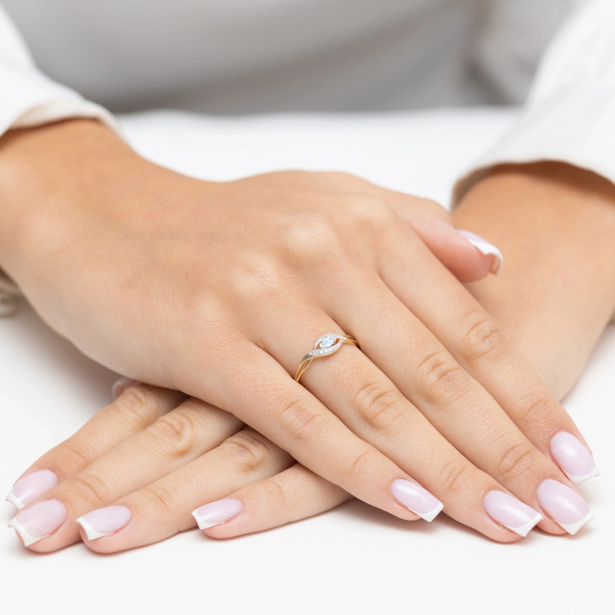 8k-goldring-mit-blauem-zirkonia-p171-333-n