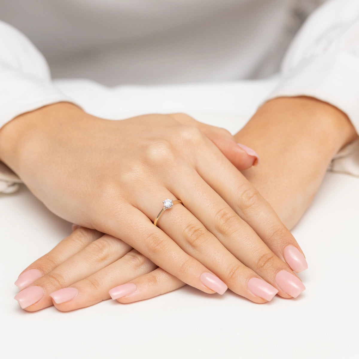 8k-gold-ring-with-zirconia-p172-333-b