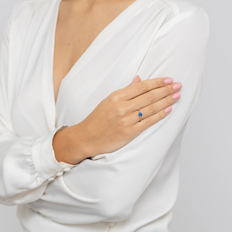 8k-gold-ring-with-dark-blue-zirconia-p177-333-g