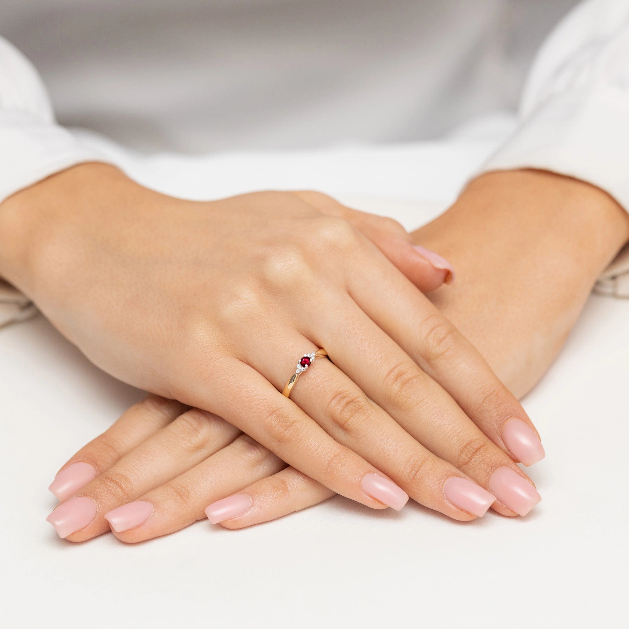 8k-gold-ring-with-red-and-white-zirconia-p180-333-c