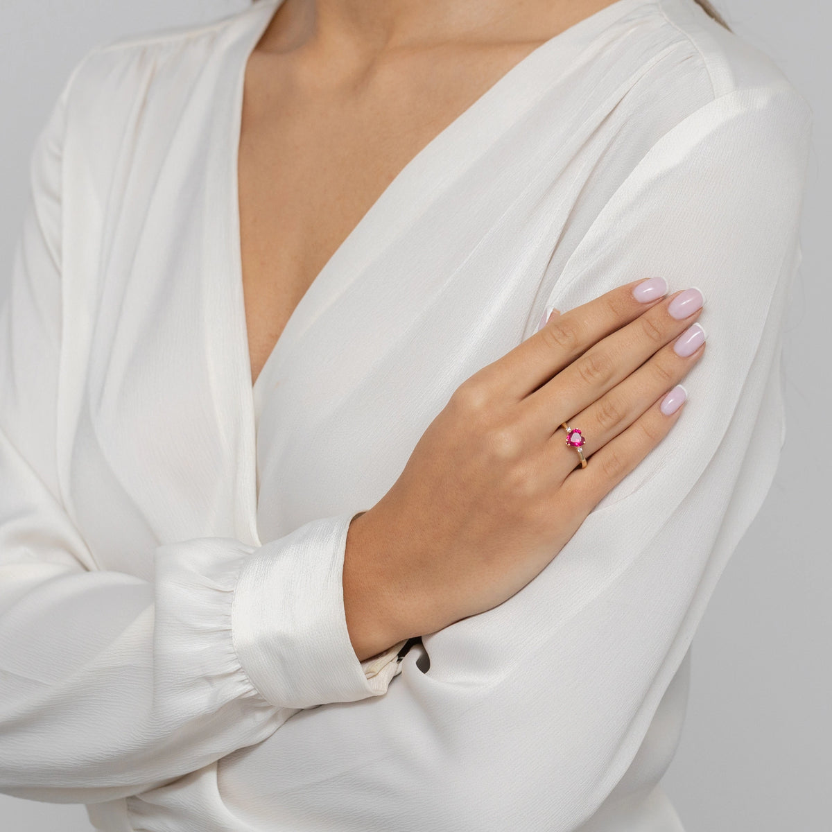 8k-Gold-Ring-mit-rotem-Zirkonia-p193-333-c
