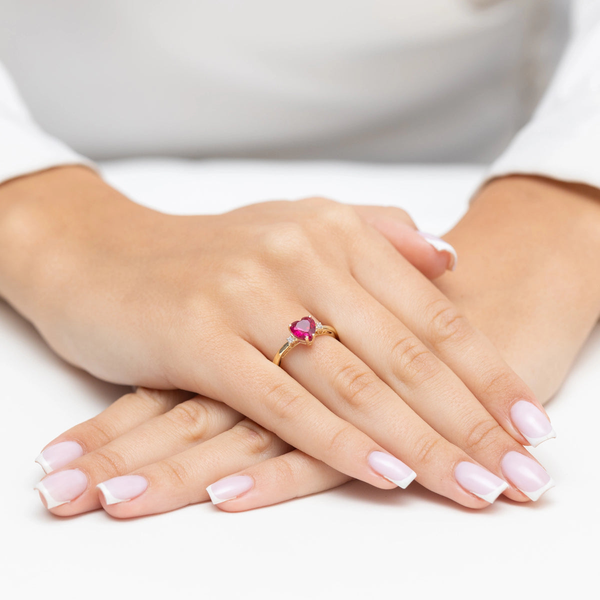 8k-Gold-Ring-mit-rotem-Zirkonia-p193-333-c