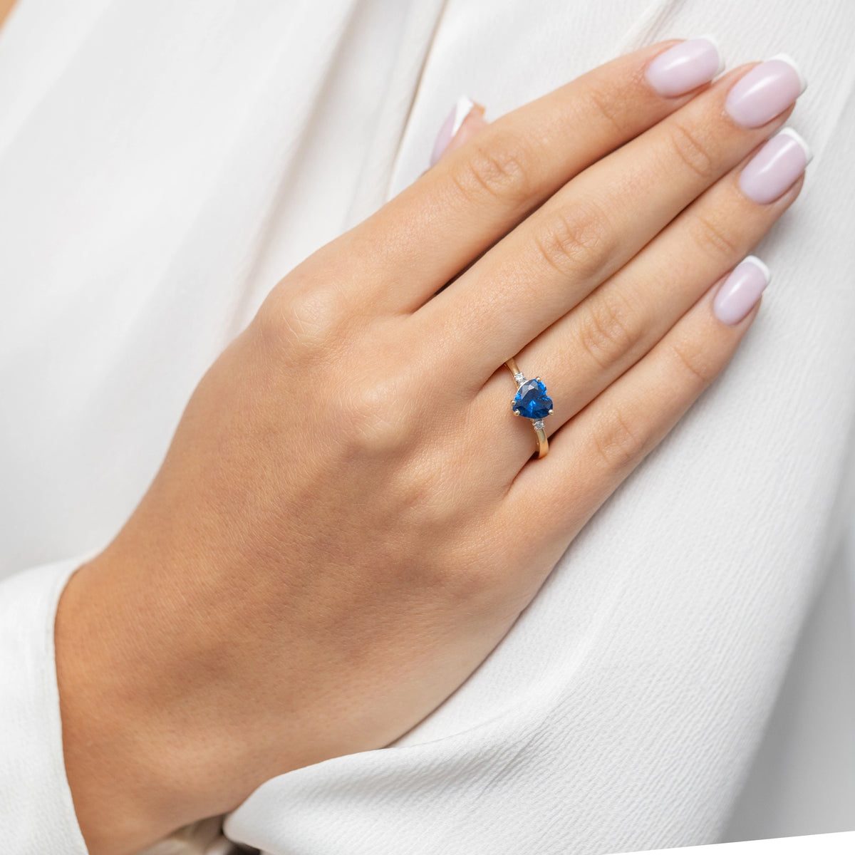 8k-Goldring-mit-dunkelblauem-Zirkonia-p193-333-g