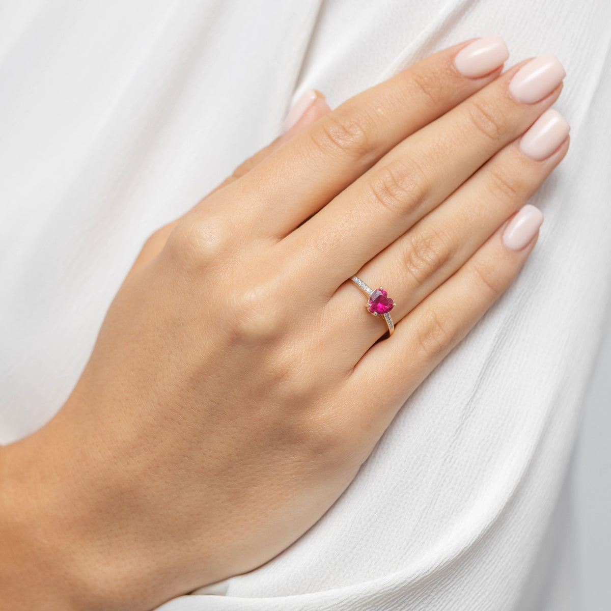 8k-gold-ring-with-red-zirconia-p194-333-c