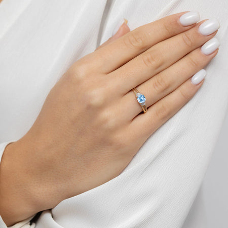 8k-gold-ring-with-dark-blue-zirconia-p195-333-n