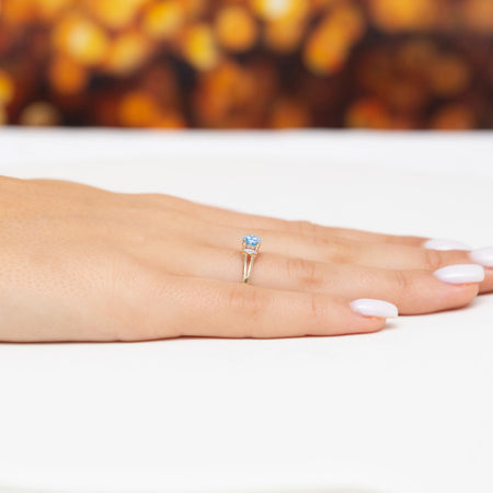 8k-gold-ring-with-dark-blue-zirconia-p195-333-n