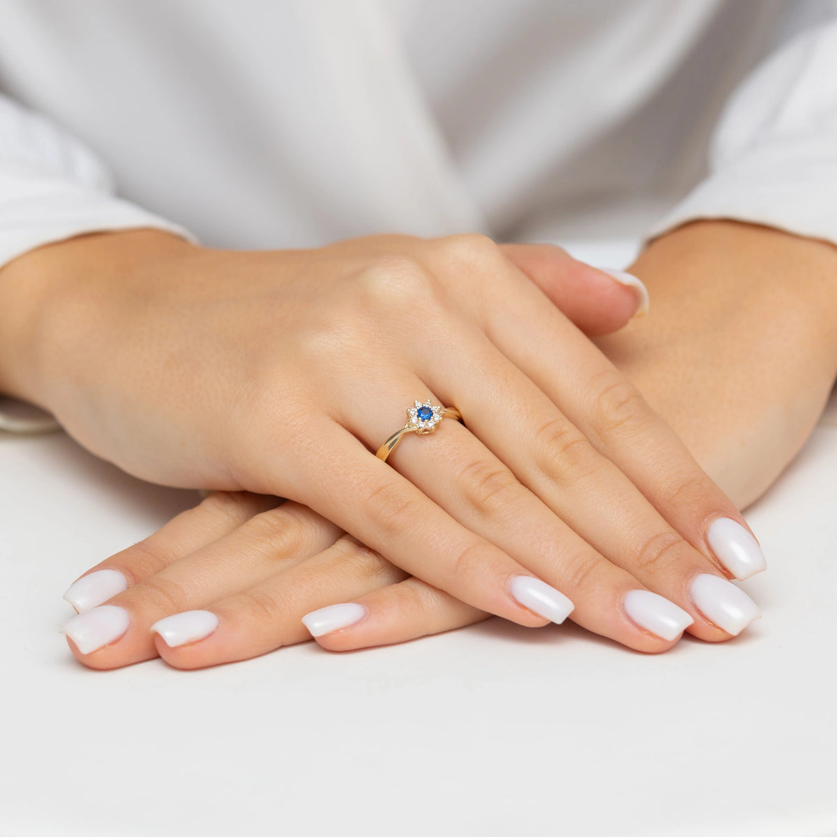 8k-Gold-Ring-mit-dunkelblauem-Zirkonia-p196-333-g