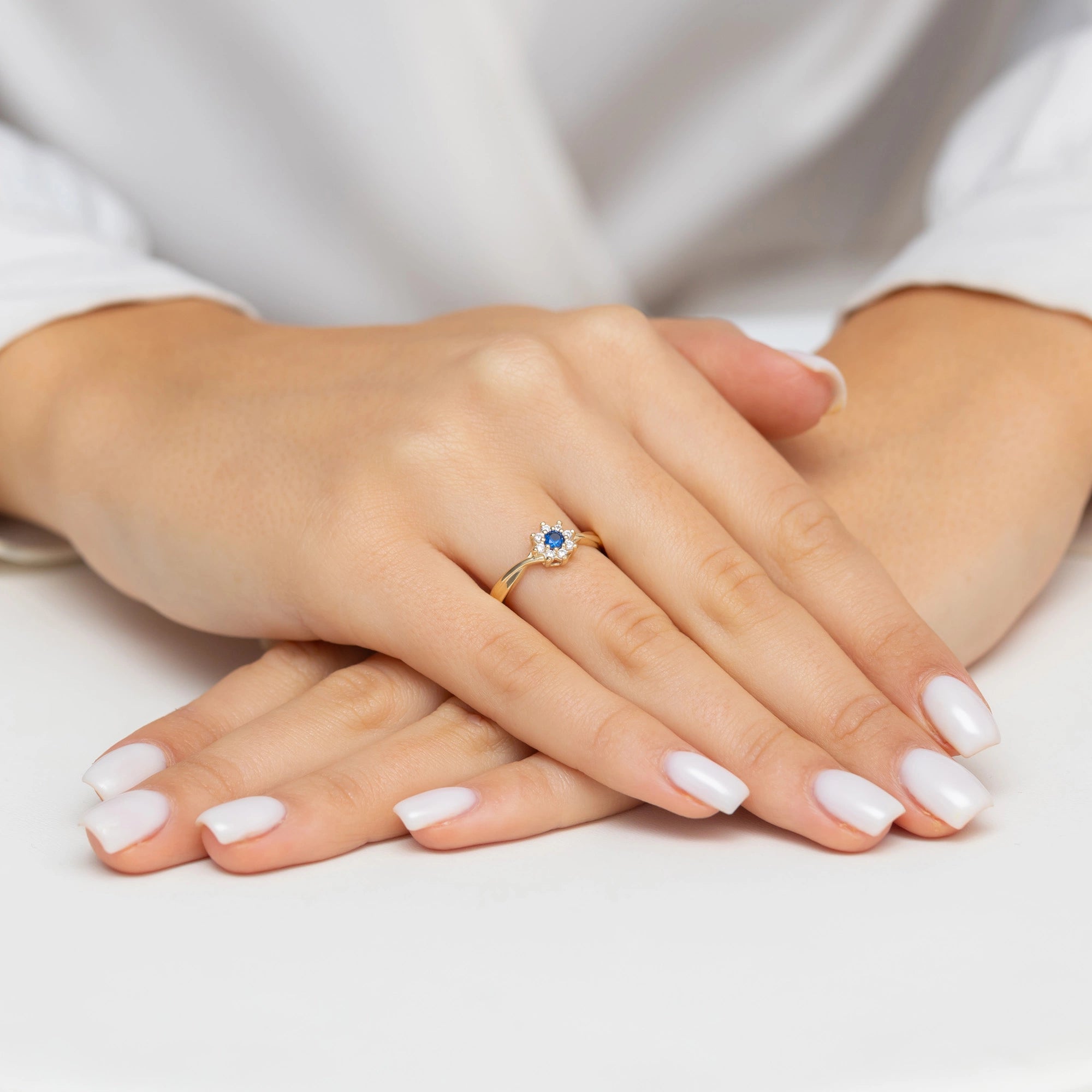 8k-gold-ring-with-dark-blue-zirconia-p196-333-g