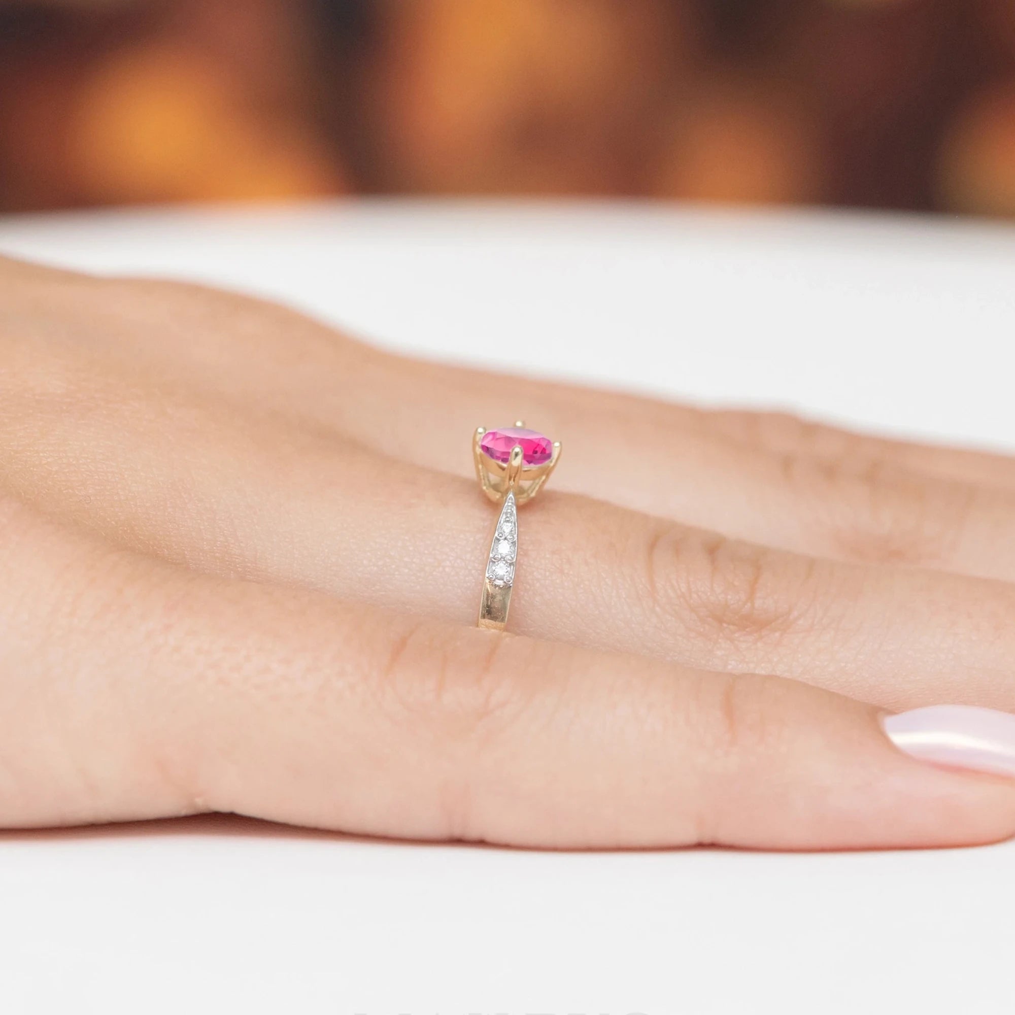 gold-ring-with-0-60ct-pink-topaz-and-0-068ct-diamonds-p167-585-rt0-60