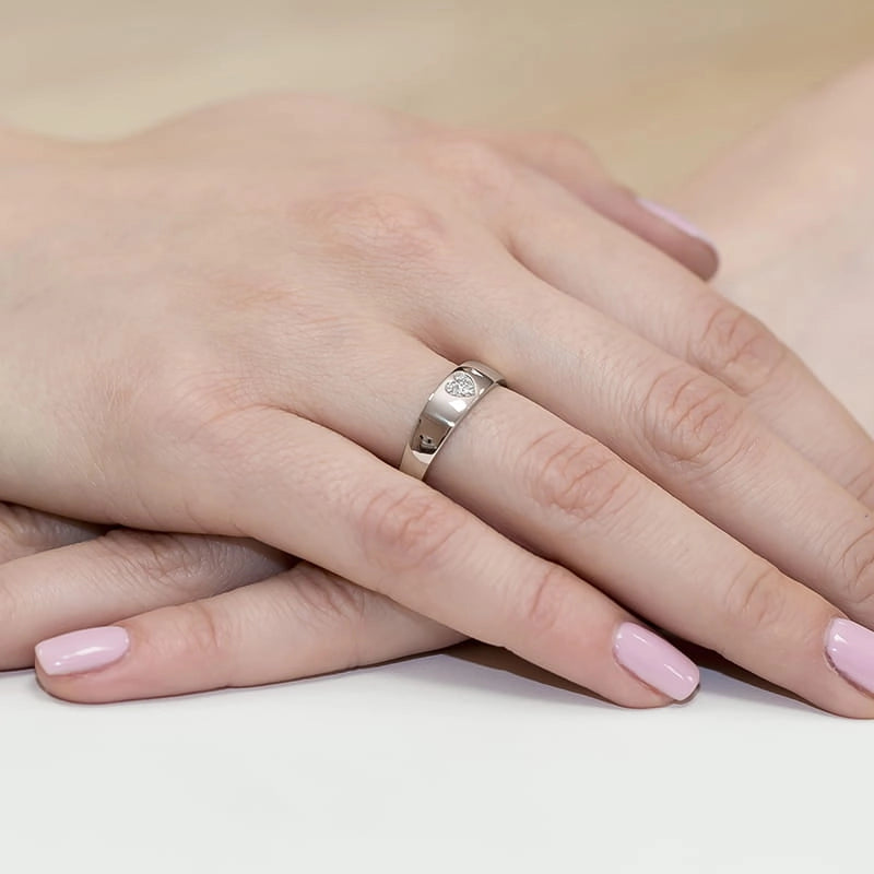 Weißgoldring mit 0,026 ct Diamanten