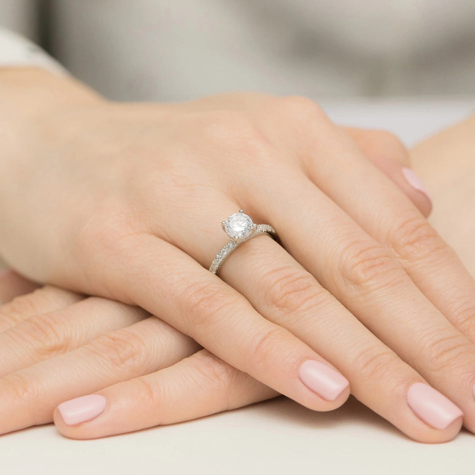 White Gold Ring with Round 1,00ct Central and 0,263ct Sideline Lab-grown Diamonds