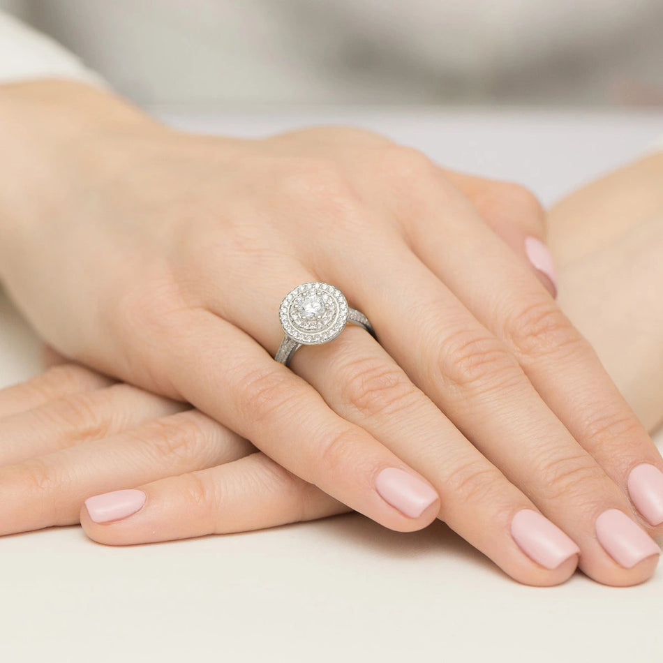 Ring aus Weißgold mit Labordiamant Round/Brilliant, 0,50 ct sowie 48 × 0,0086 ct + 40 × 0,005 ct Labordiamanten