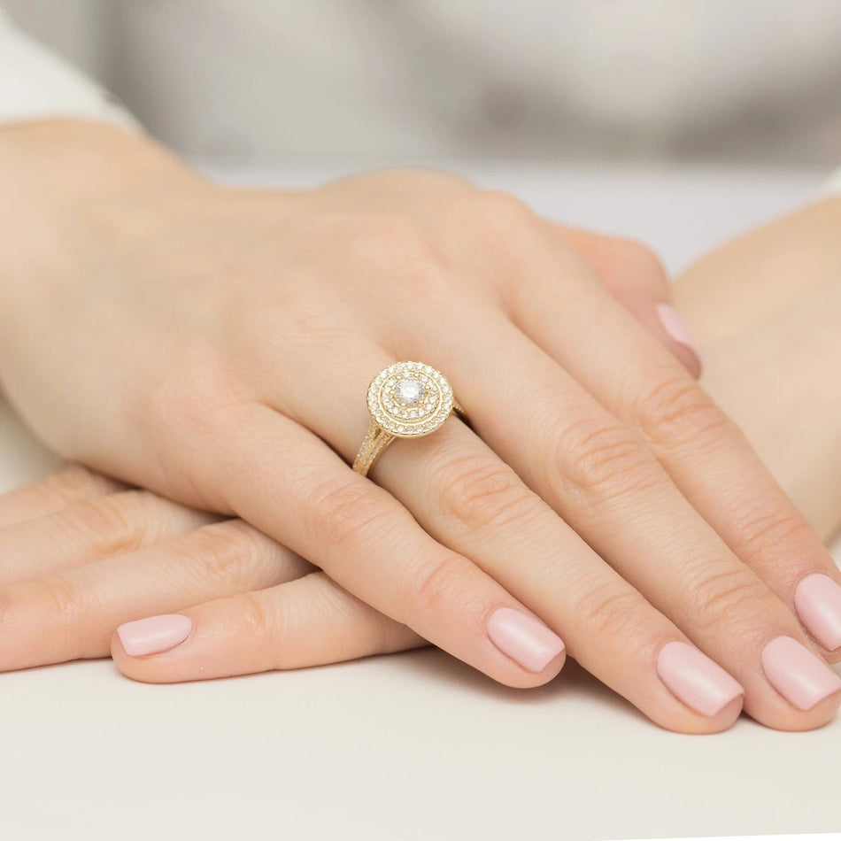 Ring aus Gelbgold mit Labordiamant Round/Brilliant, 0,40 ct sowie 48 × 0,0086 ct + 40 × 0,005 ct Labordiamanten