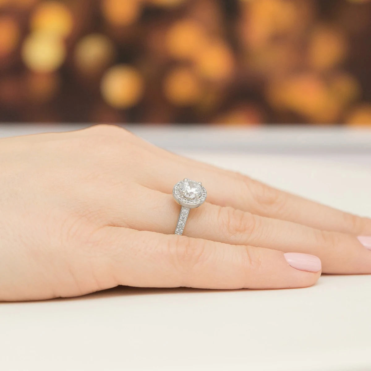GREMARI 14K (585) White Gold engagement ring with Round 1.00 ct Central and 0.377 ct Sideline Lab-grown Diamonds