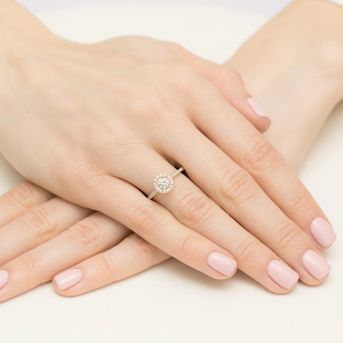 GREMARI Yellow Gold engagement ring with Round 0.40 ct Central and 0.241 ct Sideline Lab-grown Diamonds