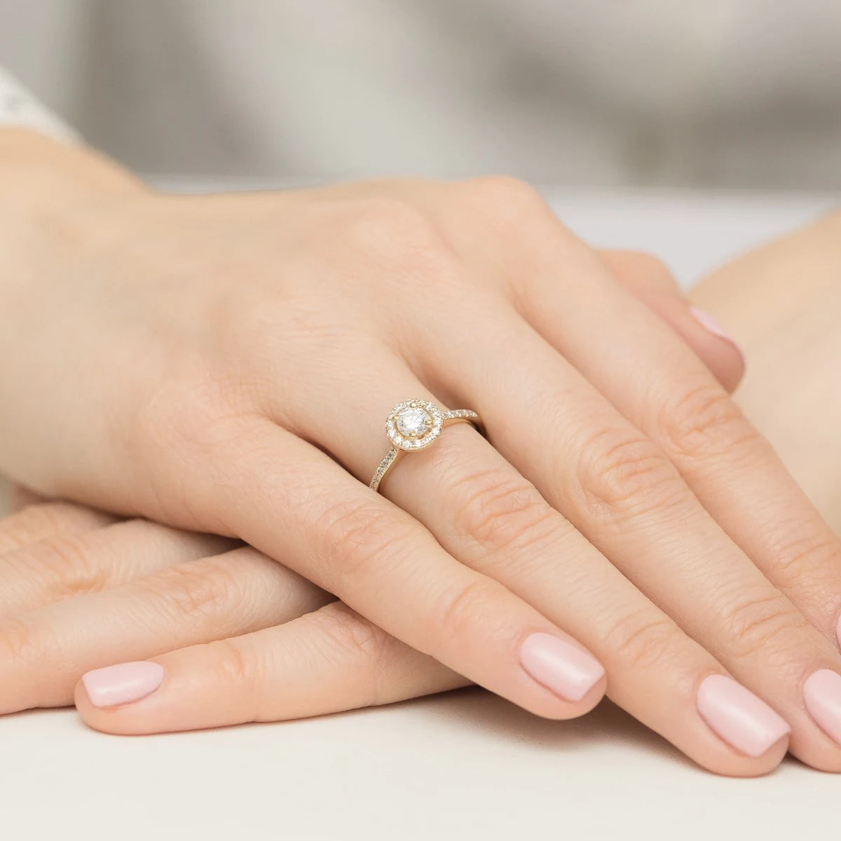Yellow Gold engagement ring with Round 0.40 ct Central and 0.241 ct Sideline Lab-grown Diamonds by GREMARI, 14K (585) gold