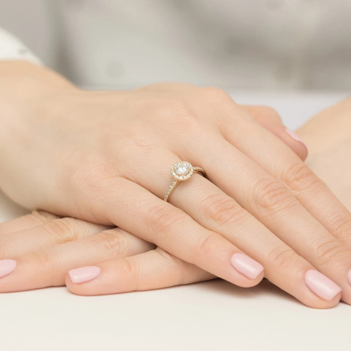 Yellow Gold engagement ring with Round 0.50 ct Central and 0.241 ct Sideline Lab-grown Diamonds - GREMARI fine jewelry