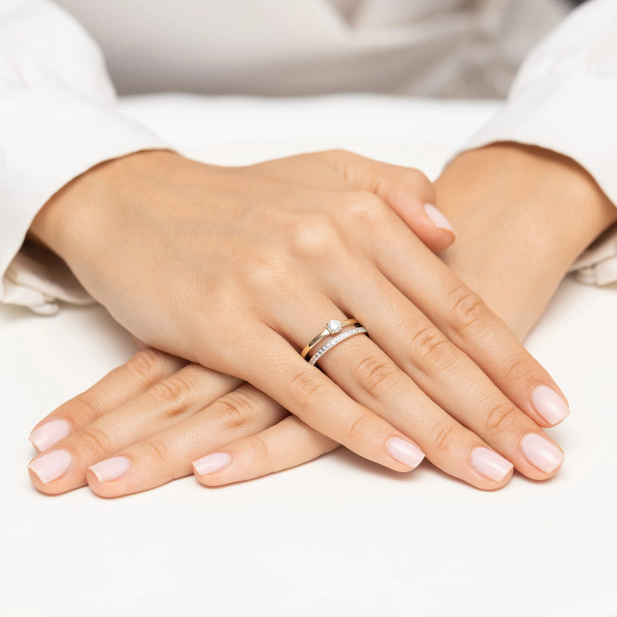 Yellow Gold engagement ring with Round 0.25 ct Central and 0.16 ct Sideline Lab-grown Diamonds - GREMARI fine jewelry