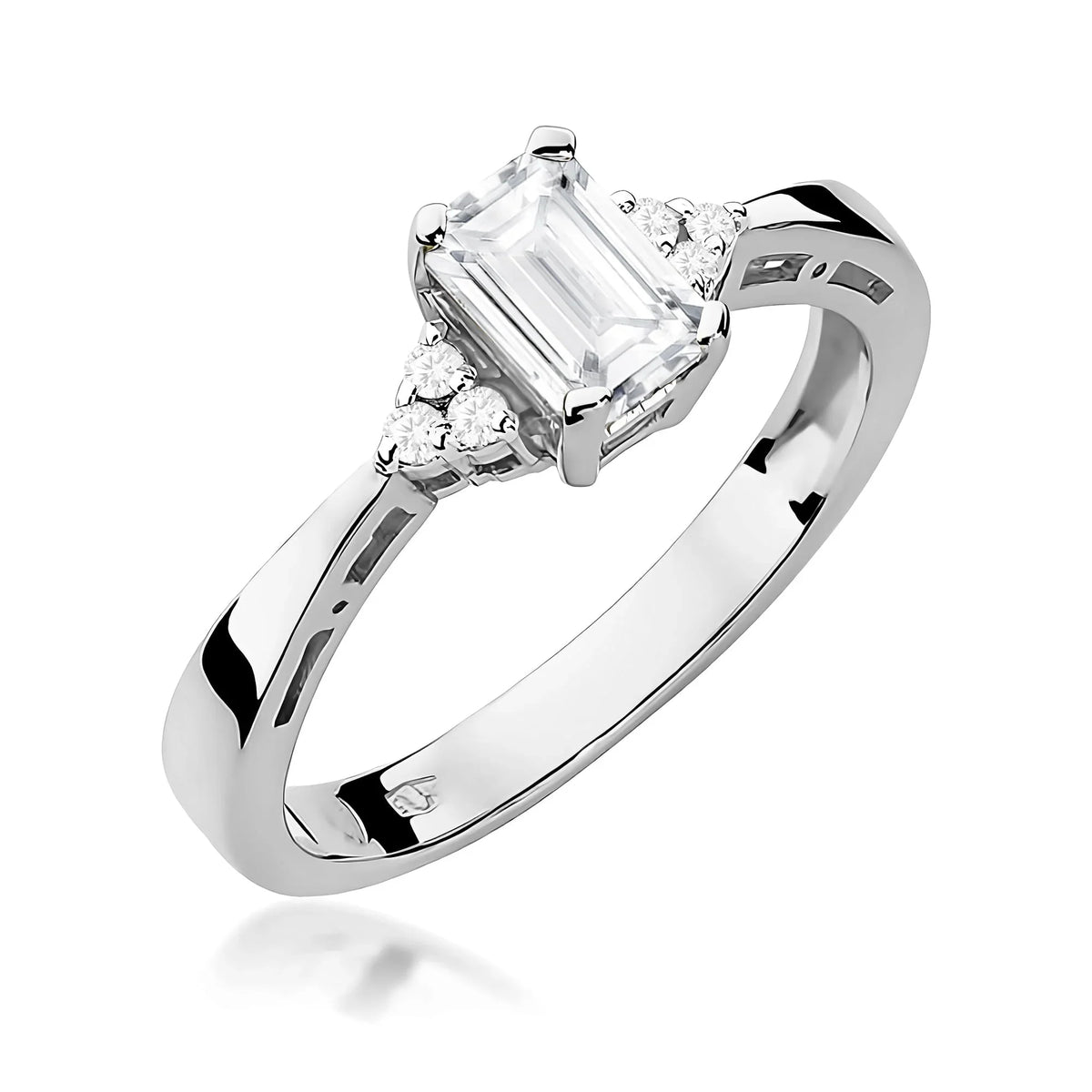 Lab-grown Diamond Engagement Ring in 585 White Gold
