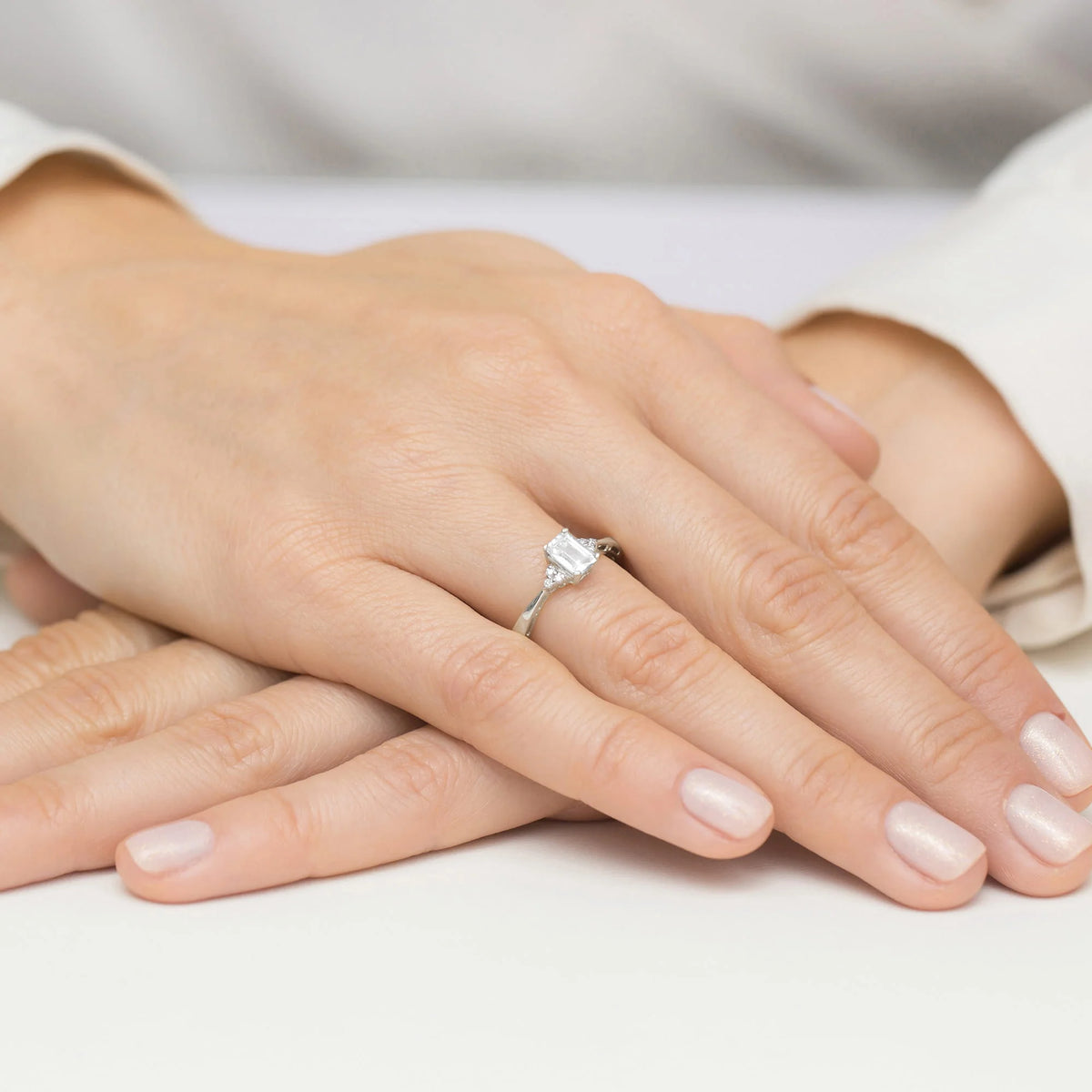 goldring-mit-0-60ct-und-0-03ct-labor-diamanten-w0002-ldw-01