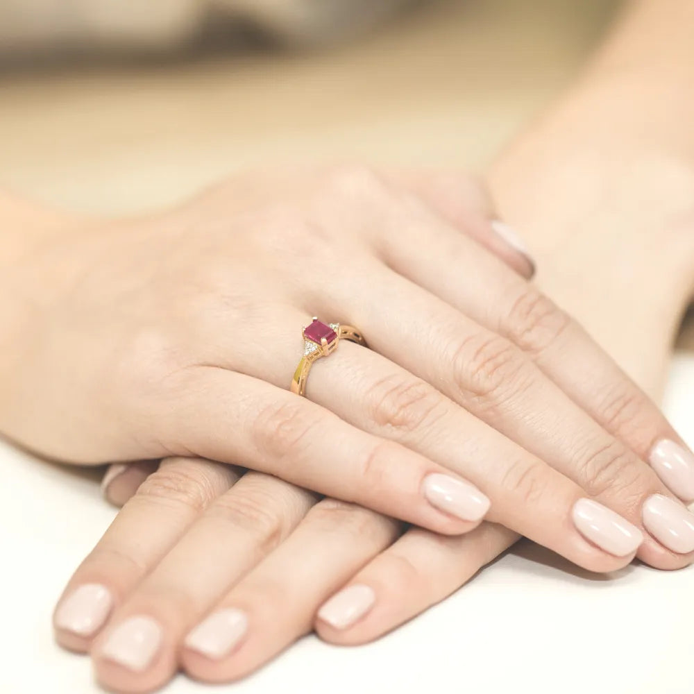 goldring-mit-0-80ct-rubin-und-diamanten-w0002-rur-01