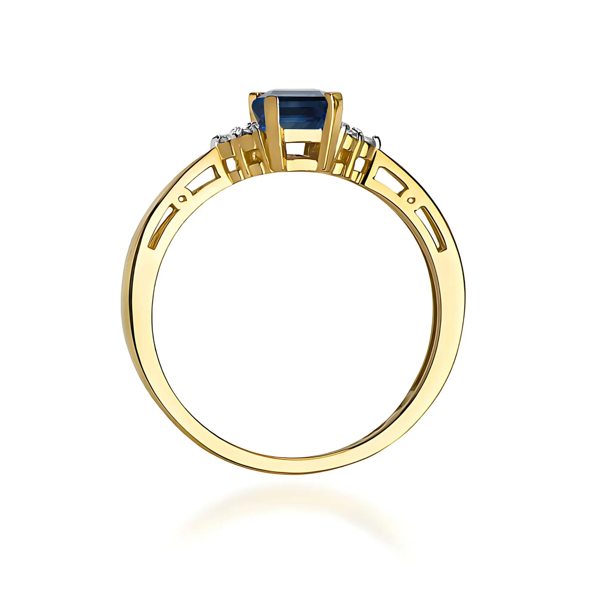 gold-ring-with-0-60ct-sapphire-and-diamonds-w0002-sab-01